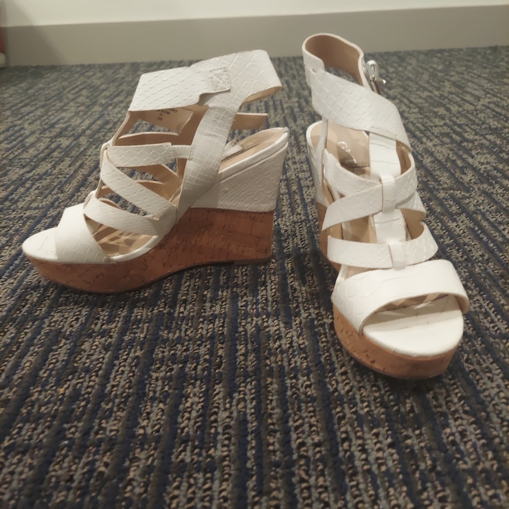 Guess - Picture 5 of 6